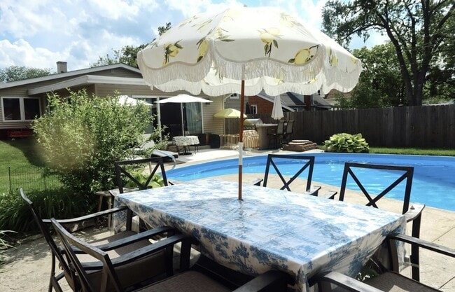 Building Photo - 42 W Taylor Rd