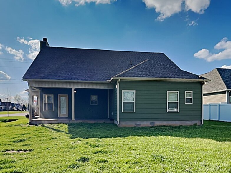 Building Photo - 702 Laurel Ln