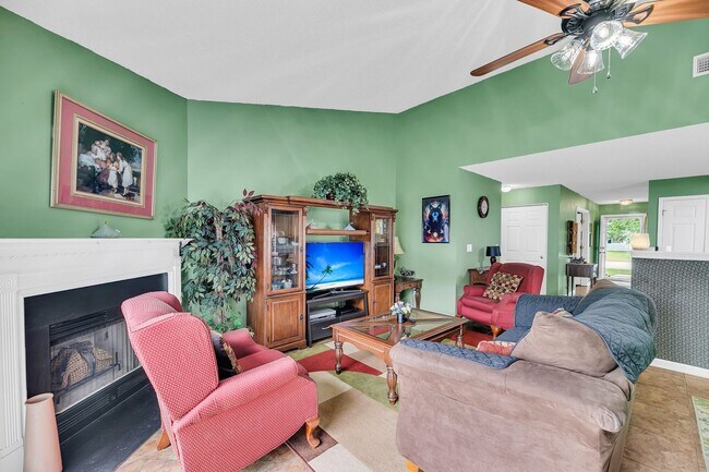 Building Photo - Stylish Living with Spacious Backyard!