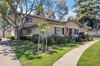 Building Photo - Upstairs 2 bedroom 1 bathroom Condo!