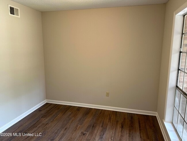 Building Photo - 7397 Meadowbrook Dr