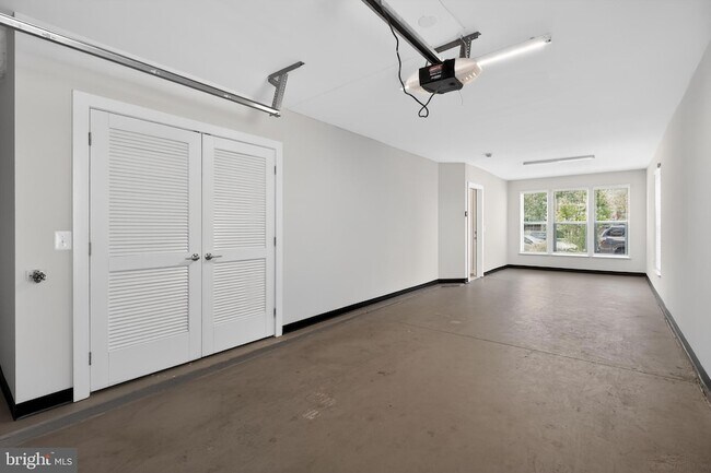 Building Photo - 5851 Columbia Pike
