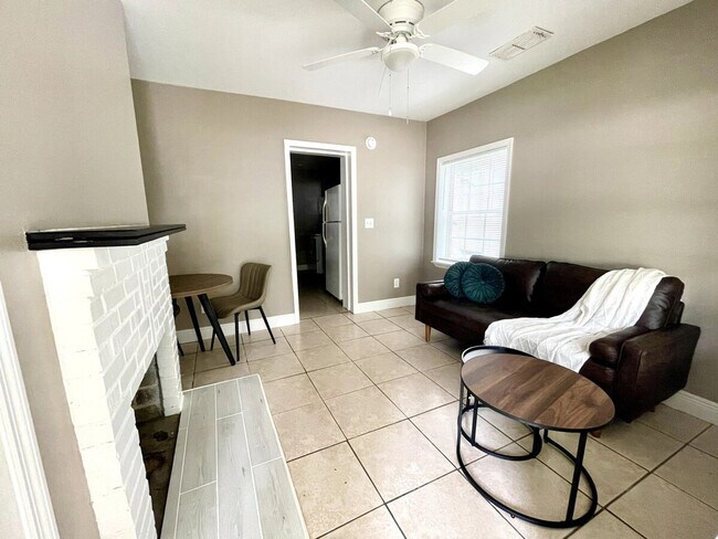 Building Photo - 905 Buena Vista Dr