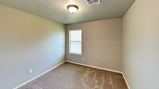 Building Photo - Wonderful 3 Bedroom 2 Bath Home Near Tinke...