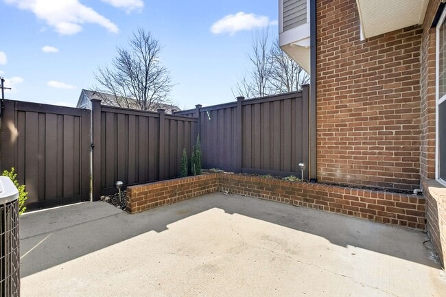 Building Photo - 2310 Elliott Ave