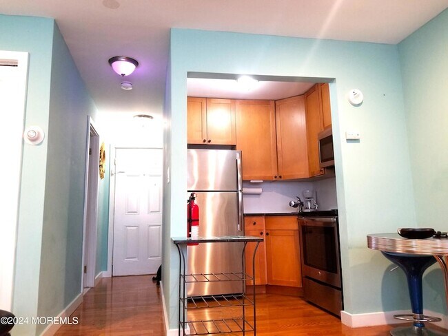 Building Photo - 302 Fifth Avenue Unit 2