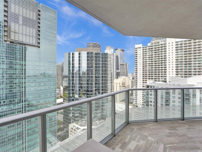 Building Photo - 1300 Brickell Bay Dr