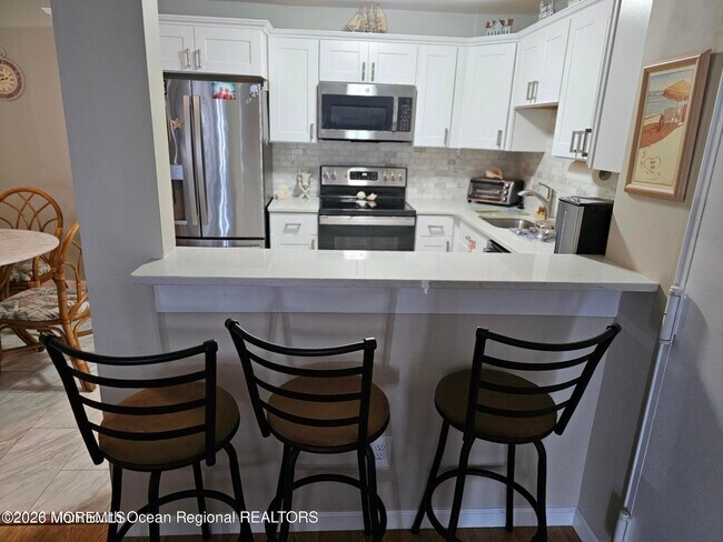 Building Photo - 1187 E Ocean Ave