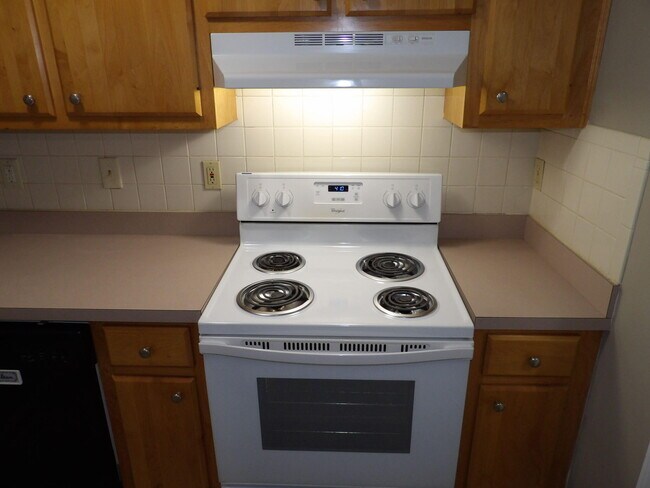 Building Photo - 244 Meadowview Dr