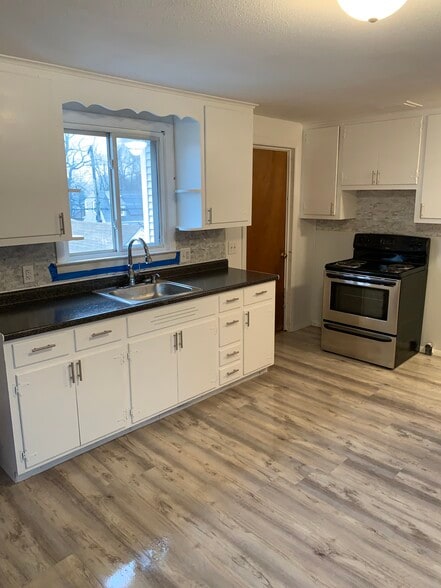 Kitchen - 115 Cambridge St