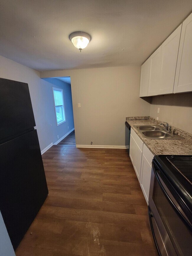 Building Photo - 1775 Harrodsburg Rd