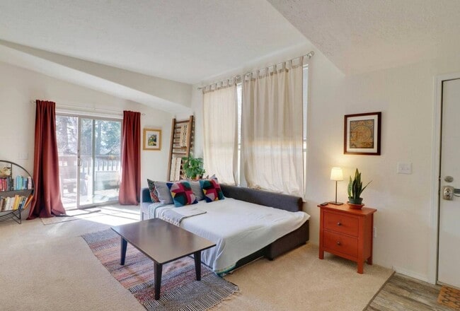 Building Photo - Spacious Home with 3 Bedroom | 2 Bath home...