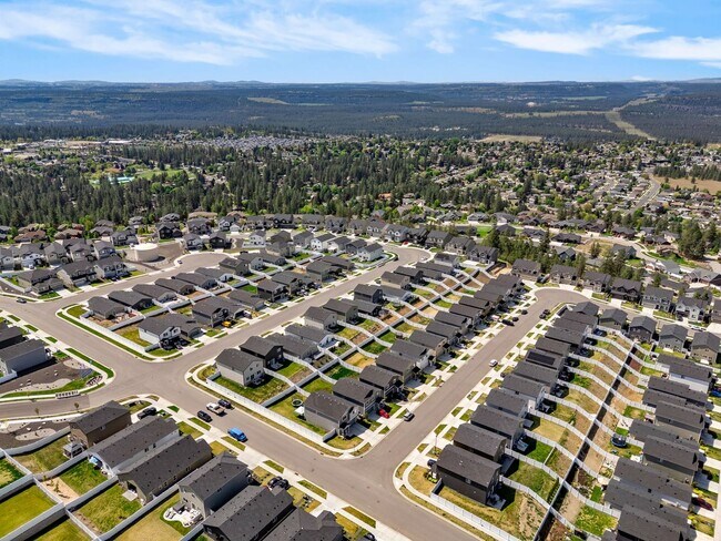 Building Photo - Beautiful 2022 Built Home With Views!