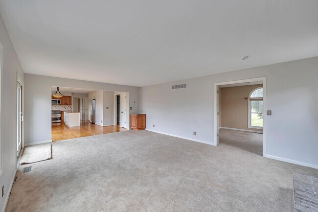 Building Photo - 1658 Grandview Dr