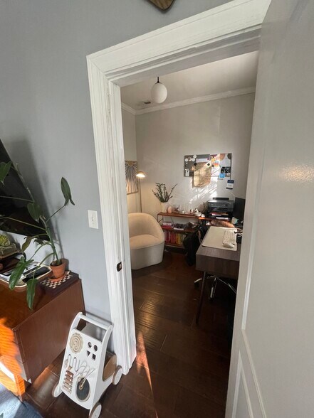 ROOM 1 / OFFICE - 2742 N Lawndale Ave