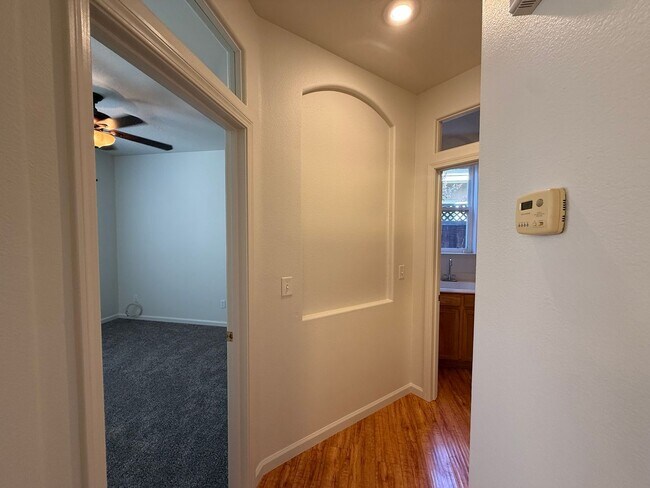 Building Photo - 4-bedroom two story in Sylvan School District!