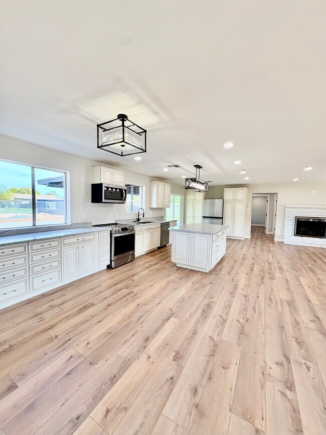 Building Photo - 17220 E Desert Ln