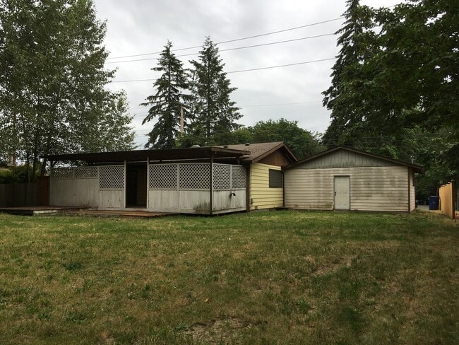 Building Photo - Charming 2 Bedroom 1 Bath Home