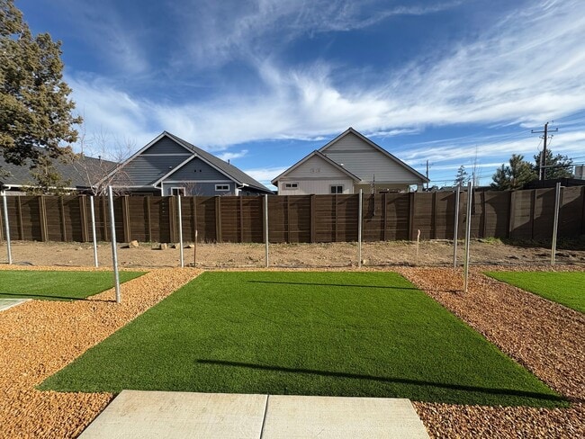 Building Photo - Brand New Stunning 3 Bed/2.5 Bath Townhouse-Old Farm District