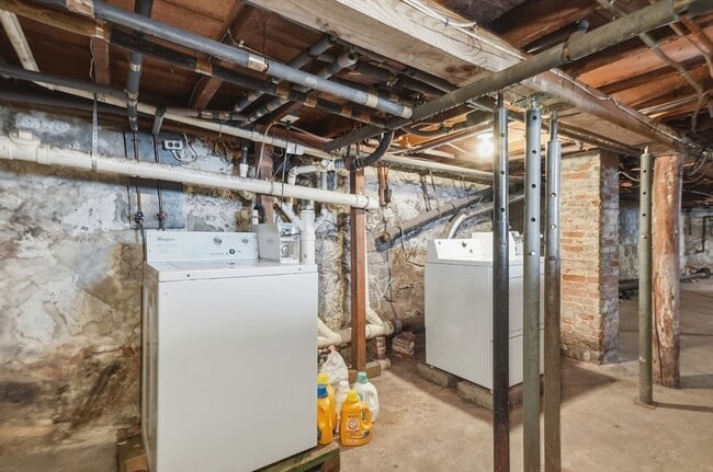 Building Photo - 223 School St