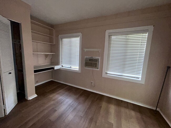 Building Photo - 400 Plumosa Ave