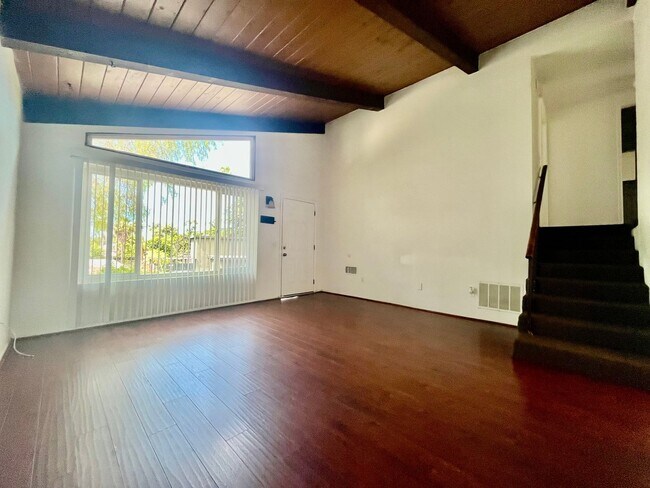 Building Photo - Hillside Court Vista Ca 92084