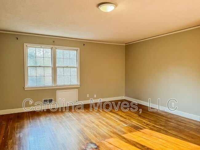 Building Photo - 2 Garraux St