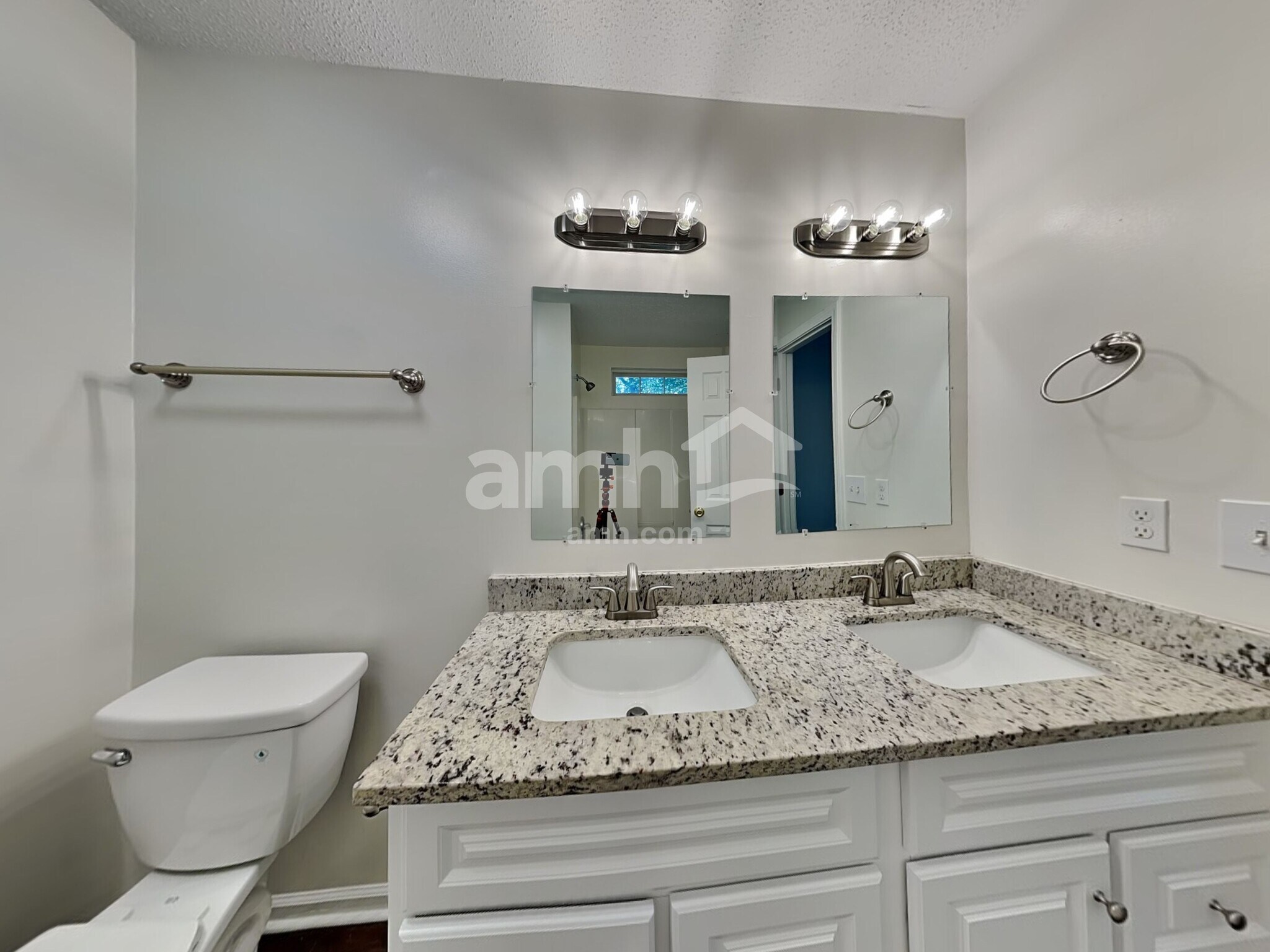 Building Photo - 7 Hazeltine Ct