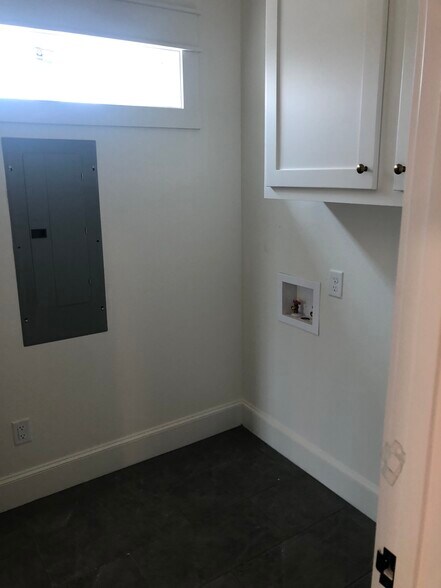 Building Photo - 837 Heiress Ct