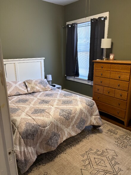 Building Photo - 4816 Chicago St