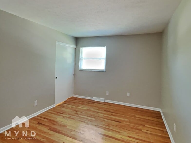 Building Photo - 5621 Oakmont Dr