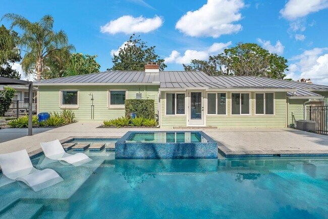 Building Photo - 812 East Blvd