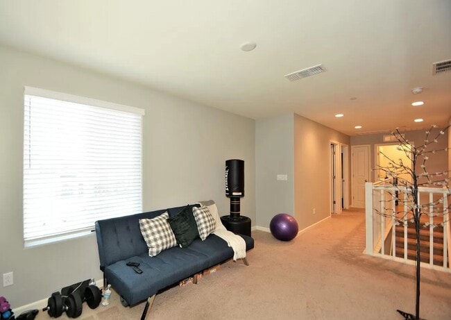 Building Photo - 6856 E Geary St