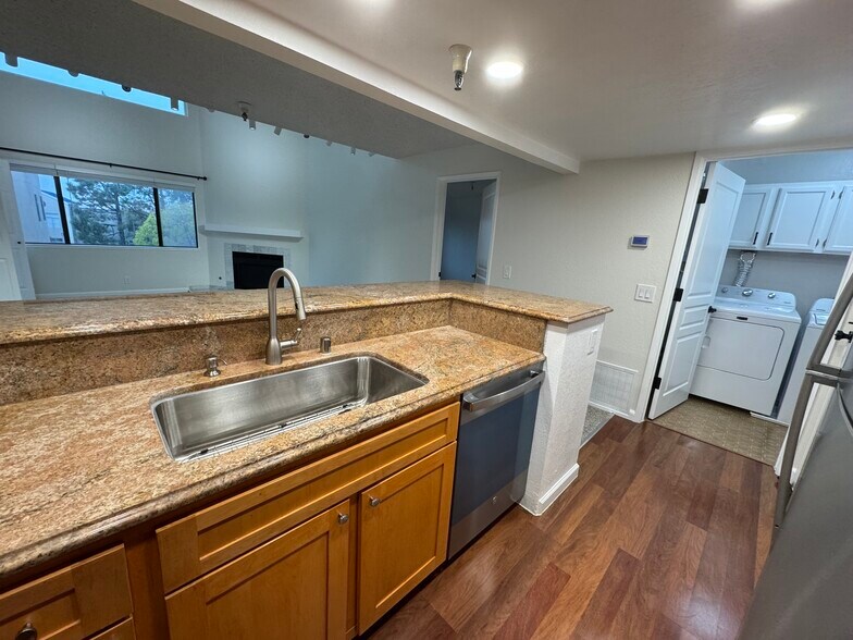 Building Photo - 545 Pierce St