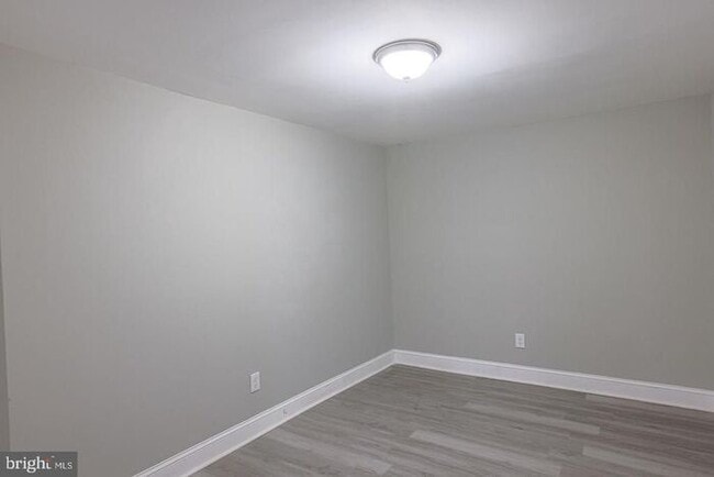 Building Photo - 4 Bedroom Beautiful Home