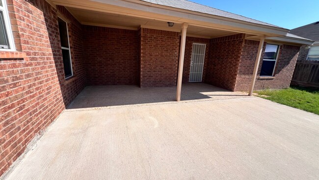 Building Photo - Newly Remodeled 4 Br 2 Bath off Stan Schlu...