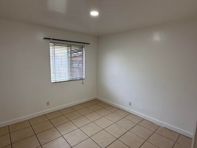 Building Photo - 9871 Valencia Dr