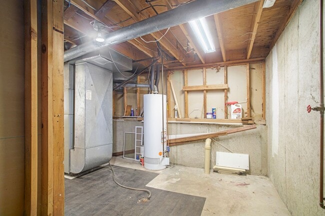 Building Photo - Coming Soon - Fully Furnished 3-Bed, 2-Bat...