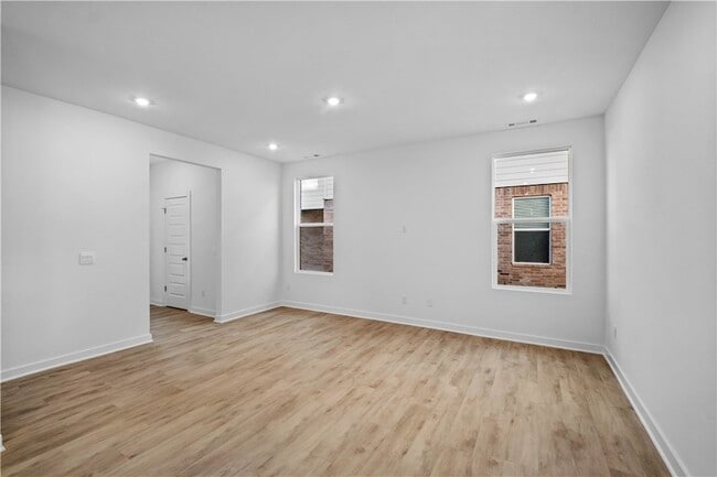 Building Photo - 4670 W Aurora St