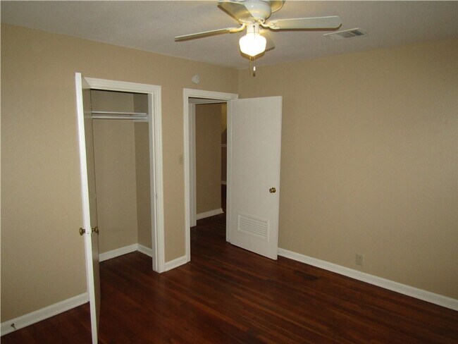 Building Photo - East Austin 3x2 Home Near Downtown & UT