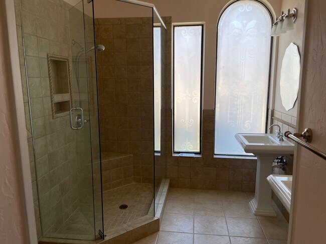 Building Photo - 3016 Jomar Dr
