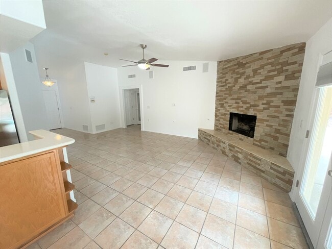 Building Photo - Foothills Location - 3 Bedroom 2 bath on cul-de-sac with Sparkling pool