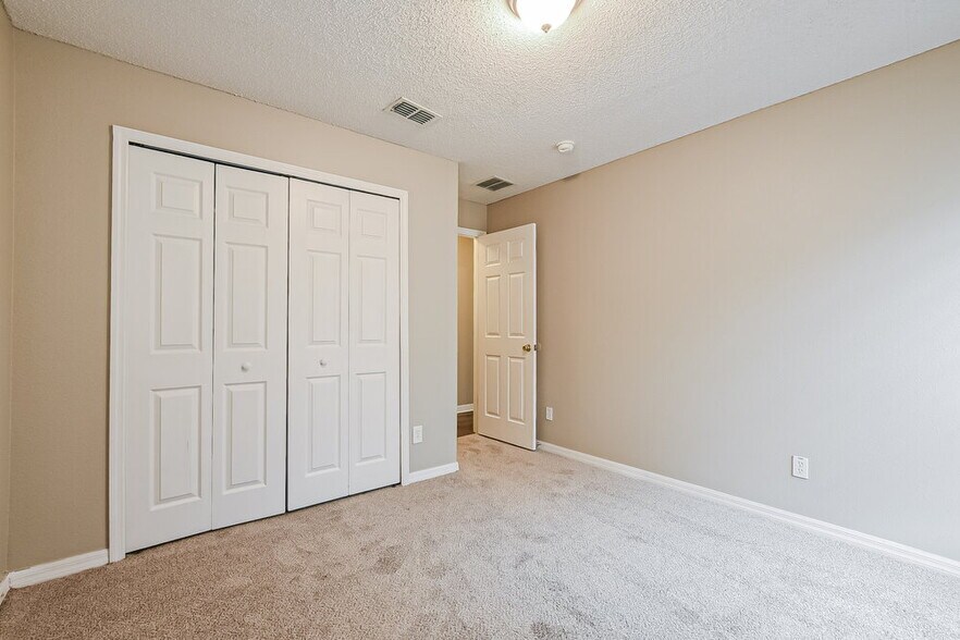 Building Photo - 3005 Lorimer Ct