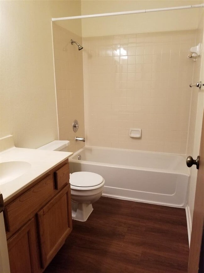 Building Photo - 740 Simonetti Dr