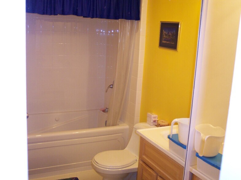 Building Photo - 6435 Green Valley Cir