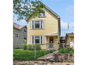 Building Photo - 657 Plum St