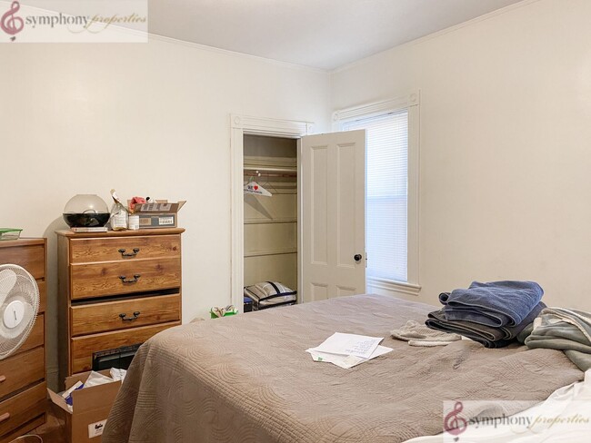 Building Photo - 3 bed with office in Brookline