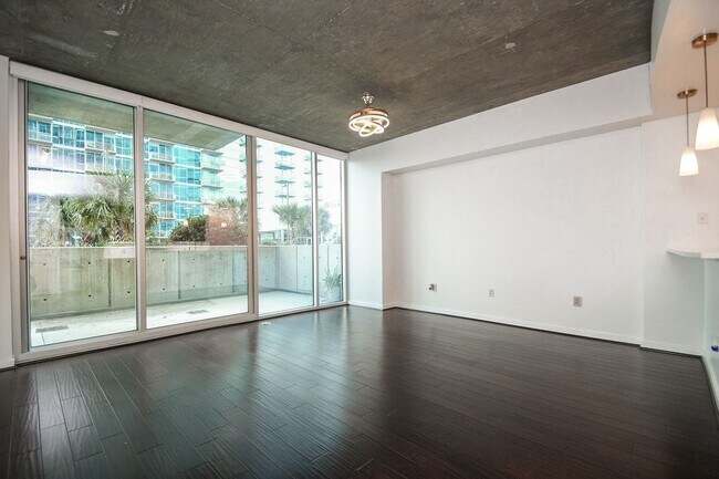 Building Photo - 5925 Almeda Rd