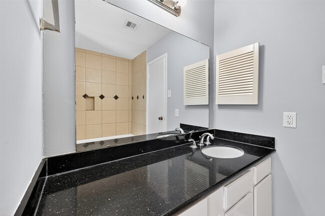 Building Photo - 1842 Freshmeadow Dr