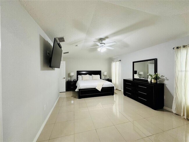 Building Photo - 8885 Palisades Beach Ave